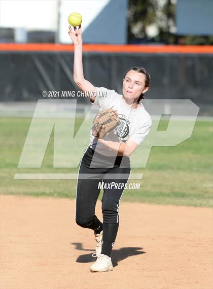 Thumbnail 2 in El Modena @ Huntington Beach photogallery.