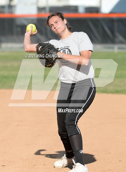 Thumbnail 2 in El Modena @ Huntington Beach photogallery.