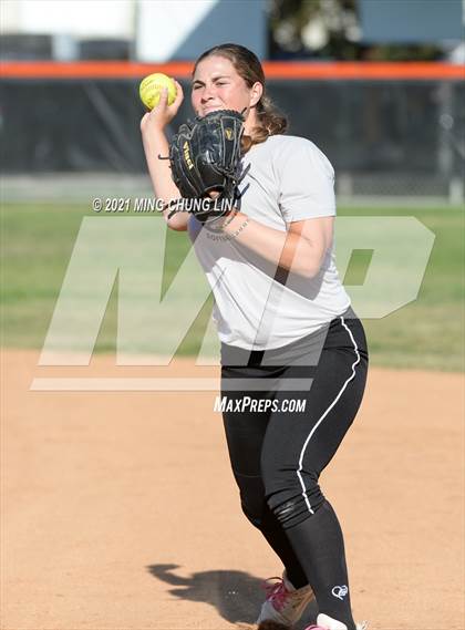 Thumbnail 3 in El Modena @ Huntington Beach photogallery.