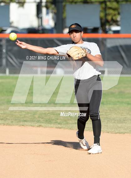Thumbnail 2 in El Modena @ Huntington Beach photogallery.