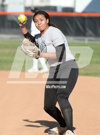 Thumbnail 3 in El Modena @ Huntington Beach photogallery.