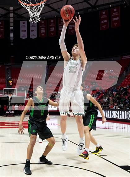 Thumbnail 2 in Provo vs. Farmington (UHSAA 5A Quarterfinal) photogallery.