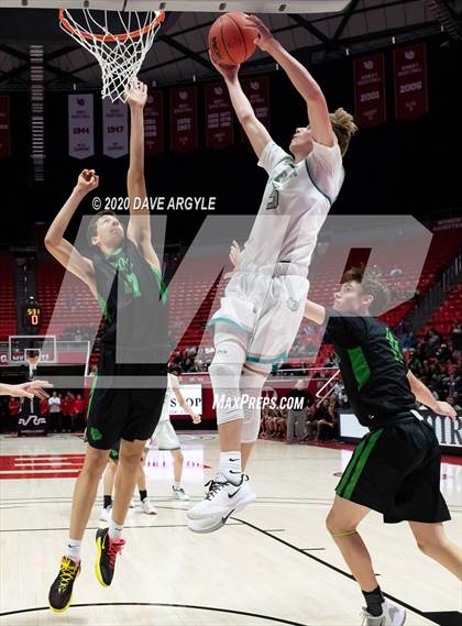 Thumbnail 2 in Provo vs. Farmington (UHSAA 5A Quarterfinal) photogallery.