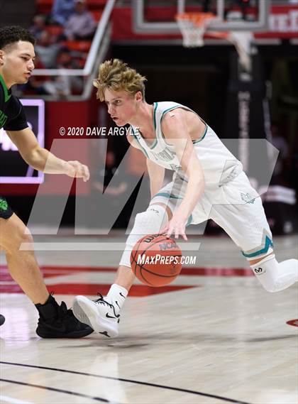 Thumbnail 3 in Provo vs. Farmington (UHSAA 5A Quarterfinal) photogallery.