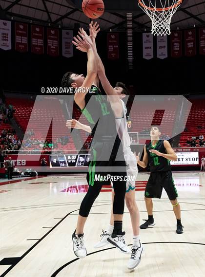 Thumbnail 3 in Provo vs. Farmington (UHSAA 5A Quarterfinal) photogallery.