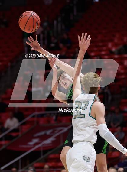 Thumbnail 2 in Provo vs. Farmington (UHSAA 5A Quarterfinal) photogallery.