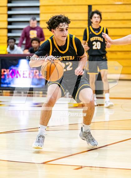 Thumbnail 2 in Chaminade vs. Ventura photogallery.