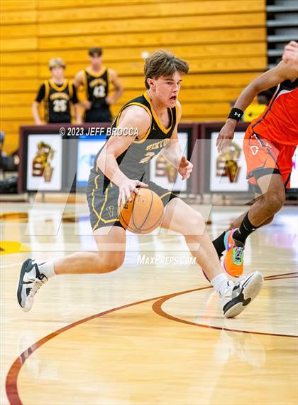 Thumbnail 1 in Chaminade vs. Ventura photogallery.