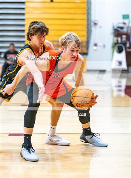Thumbnail 3 in Chaminade vs. Ventura photogallery.