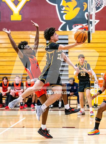 Thumbnail 1 in Chaminade vs. Ventura photogallery.
