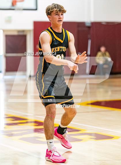 Thumbnail 2 in Chaminade vs. Ventura photogallery.