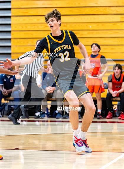 Thumbnail 3 in Chaminade vs. Ventura photogallery.