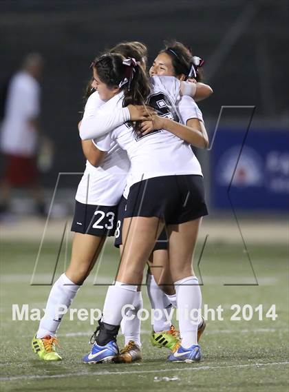 Thumbnail 2 in Bravo vs. Verdugo Hills (CIF L.A. City Section D2 Final) photogallery.