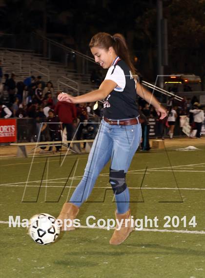 Thumbnail 2 in Bravo vs. Verdugo Hills (CIF L.A. City Section D2 Final) photogallery.
