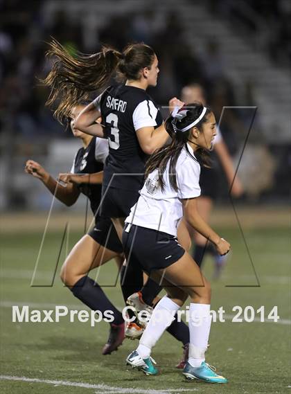 Thumbnail 2 in Bravo vs. Verdugo Hills (CIF L.A. City Section D2 Final) photogallery.