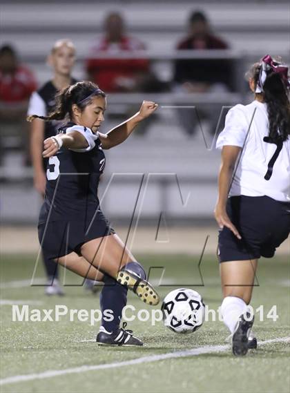 Thumbnail 3 in Bravo vs. Verdugo Hills (CIF L.A. City Section D2 Final) photogallery.