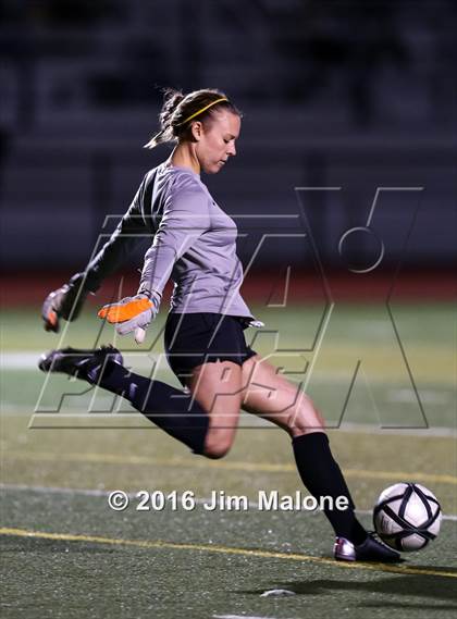 Thumbnail 2 in San Ramon Valley vs. Carondelet (CIF NCS D1 Final) photogallery.