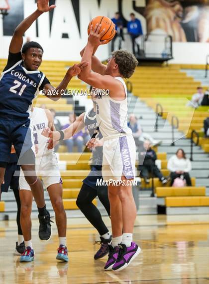 Thumbnail 2 in Cherokee Trail vs Arvada West (Paul Davis Classic) photogallery.