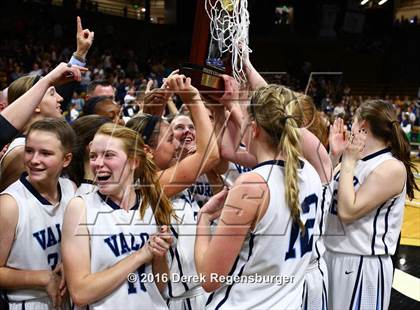 Thumbnail 2 in Valor Christian vs Evergreen (CHSAA 4A Final) photogallery.