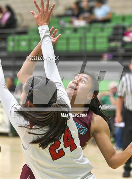 Thumbnail 2 in Shiprock vs. Crownpoint (Ben Lujan Tournament at Pojoaque Valley) photogallery.