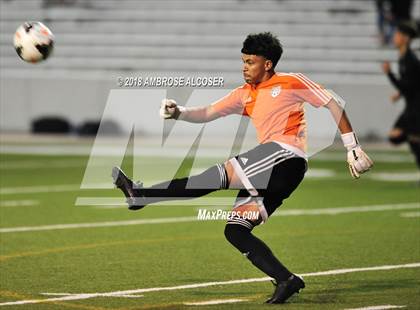 Thumbnail 3 in Waltrip vs. Kingwood Park (UIL 5A Quarterfinal Playoff) photogallery.