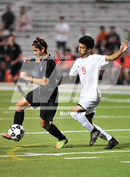 Thumbnail 2 in Waltrip vs. Kingwood Park (UIL 5A Quarterfinal Playoff) photogallery.