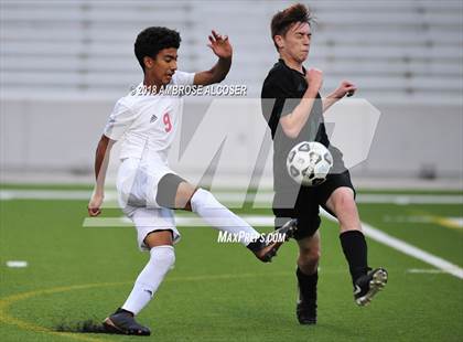 Thumbnail 3 in Waltrip vs. Kingwood Park (UIL 5A Quarterfinal Playoff) photogallery.