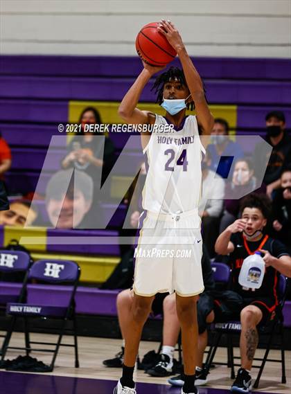 Thumbnail 1 in Grand Junction vs Holy Family (CHSAA 4A Playoffs Rd 1) photogallery.
