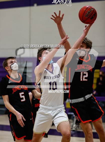 Thumbnail 2 in Grand Junction vs Holy Family (CHSAA 4A Playoffs Rd 1) photogallery.