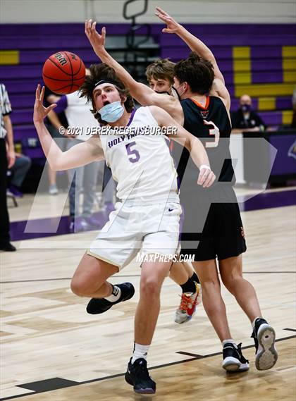 Thumbnail 1 in Grand Junction vs Holy Family (CHSAA 4A Playoffs Rd 1) photogallery.
