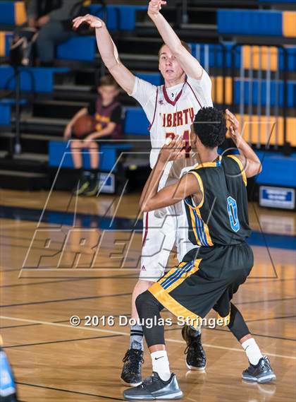 Thumbnail 2 in Liberty vs. Grant photogallery.