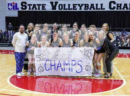 Thumbnail 2 in Columbus vs. Gunter (UIL 3A Volleyball Semifinal Medal Ceremony) photogallery.