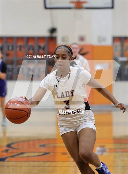 Thumbnail 2 in Grand Saline vs Yantis photogallery.