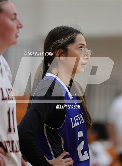 Thumbnail 1 in Grand Saline vs Yantis photogallery.