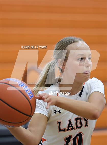 Thumbnail 2 in Grand Saline vs Yantis photogallery.