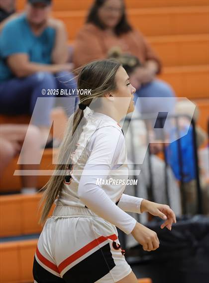 Thumbnail 2 in Grand Saline vs Yantis photogallery.