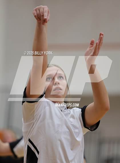 Thumbnail 1 in Grand Saline vs Yantis photogallery.