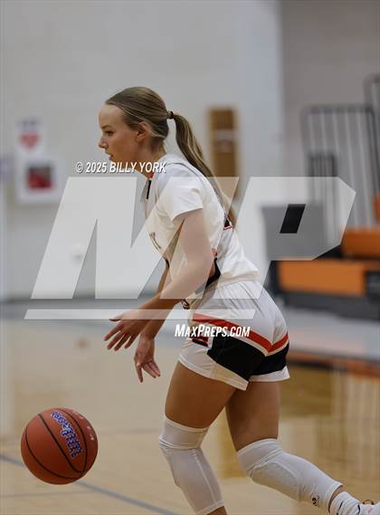 Thumbnail 1 in Grand Saline vs Yantis photogallery.