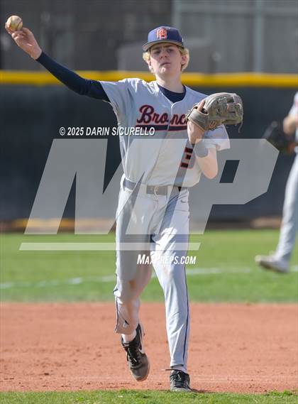 Thumbnail 2 in Warren vs. Poston Butte (Pinon/Huffman Memorial Invitational) photogallery.