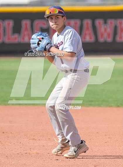 Thumbnail 3 in Warren vs. Poston Butte (Pinon/Huffman Memorial Invitational) photogallery.
