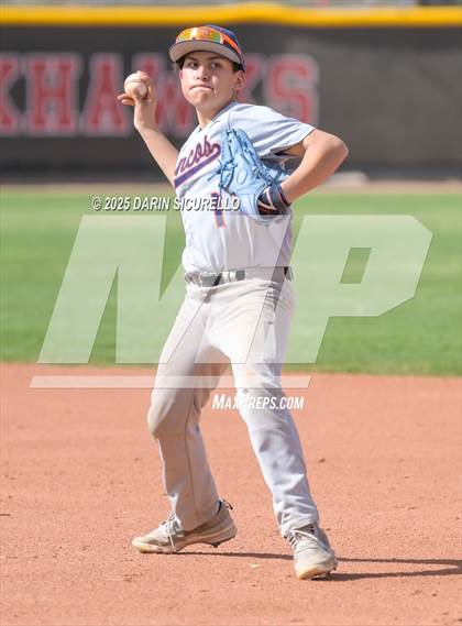 Thumbnail 1 in Warren vs. Poston Butte (Pinon/Huffman Memorial Invitational) photogallery.