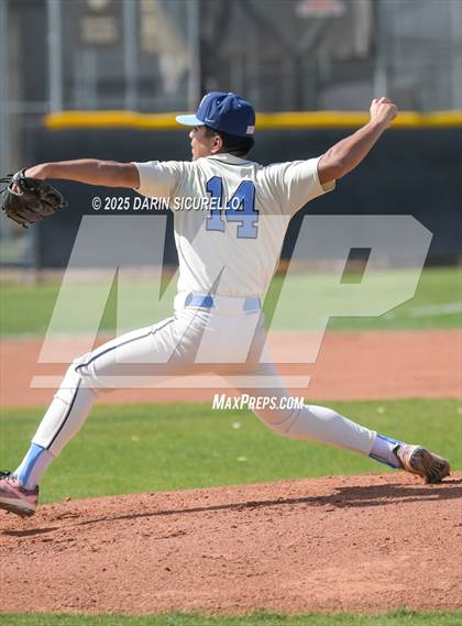 Thumbnail 2 in Warren vs. Poston Butte (Pinon/Huffman Memorial Invitational) photogallery.