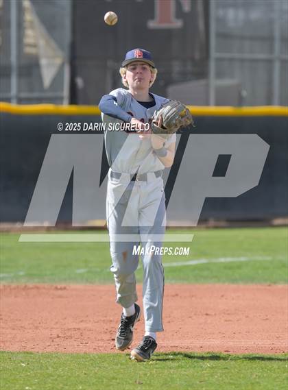 Thumbnail 2 in Warren vs. Poston Butte (Pinon/Huffman Memorial Invitational) photogallery.