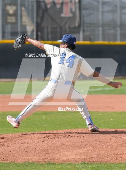 Thumbnail 2 in Warren vs. Poston Butte (Pinon/Huffman Memorial Invitational) photogallery.
