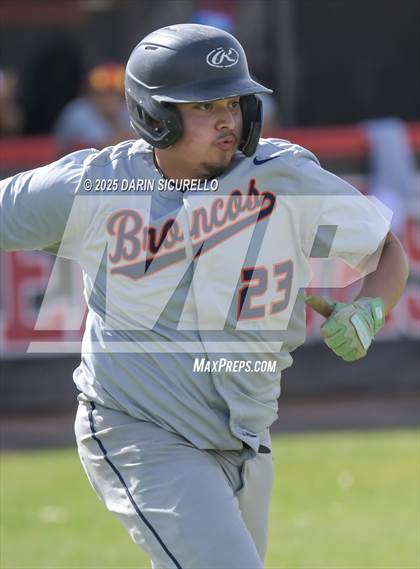 Thumbnail 3 in Warren vs. Poston Butte (Pinon/Huffman Memorial Invitational) photogallery.