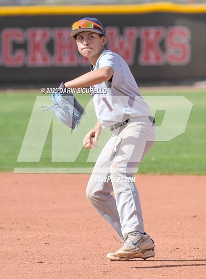 Thumbnail 1 in Warren vs. Poston Butte (Pinon/Huffman Memorial Invitational) photogallery.