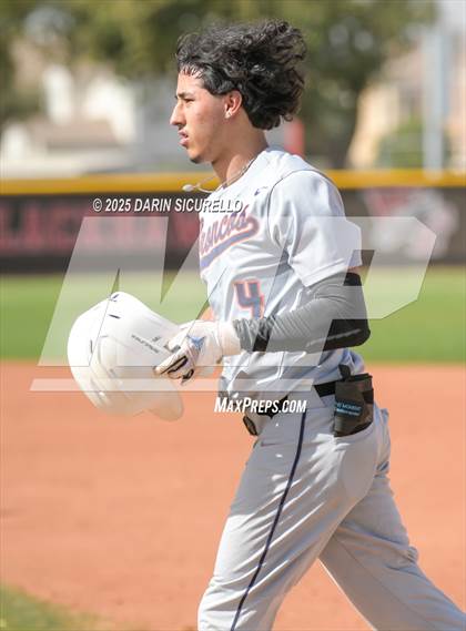 Thumbnail 3 in Warren vs. Poston Butte (Pinon/Huffman Memorial Invitational) photogallery.