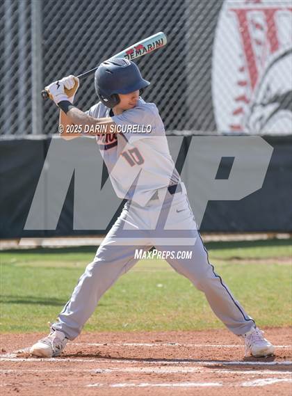 Thumbnail 1 in Warren vs. Poston Butte (Pinon/Huffman Memorial Invitational) photogallery.