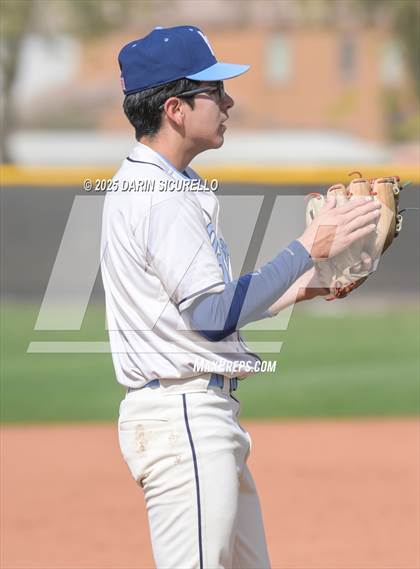 Thumbnail 1 in Warren vs. Poston Butte (Pinon/Huffman Memorial Invitational) photogallery.