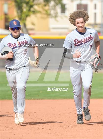 Thumbnail 2 in Warren vs. Poston Butte (Pinon/Huffman Memorial Invitational) photogallery.